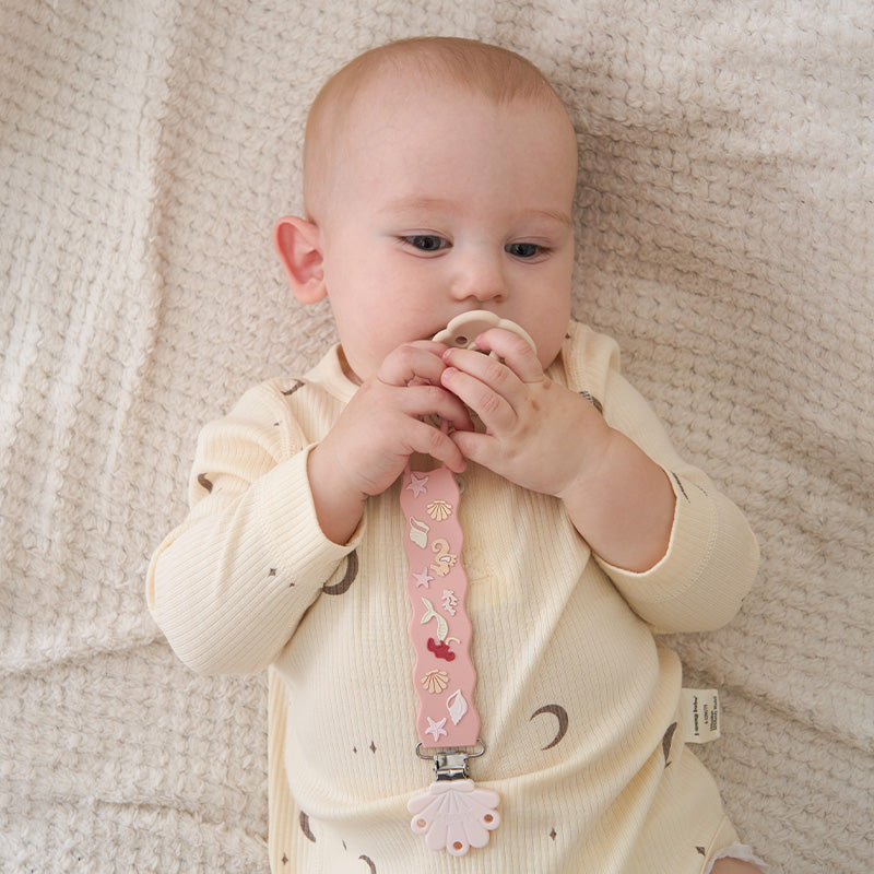 طقم المولود الجديد "اللحظات الأولى" (بلون الوردي الفاتح)