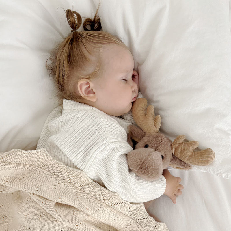 طقم دميتين – حقيبة ظهر البقرة الجبلية & دمية الرنة القطيفة