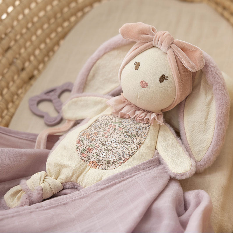 طقم المولود الجديد "اللحظات الأولى" (بلون الوردي الفاتح)