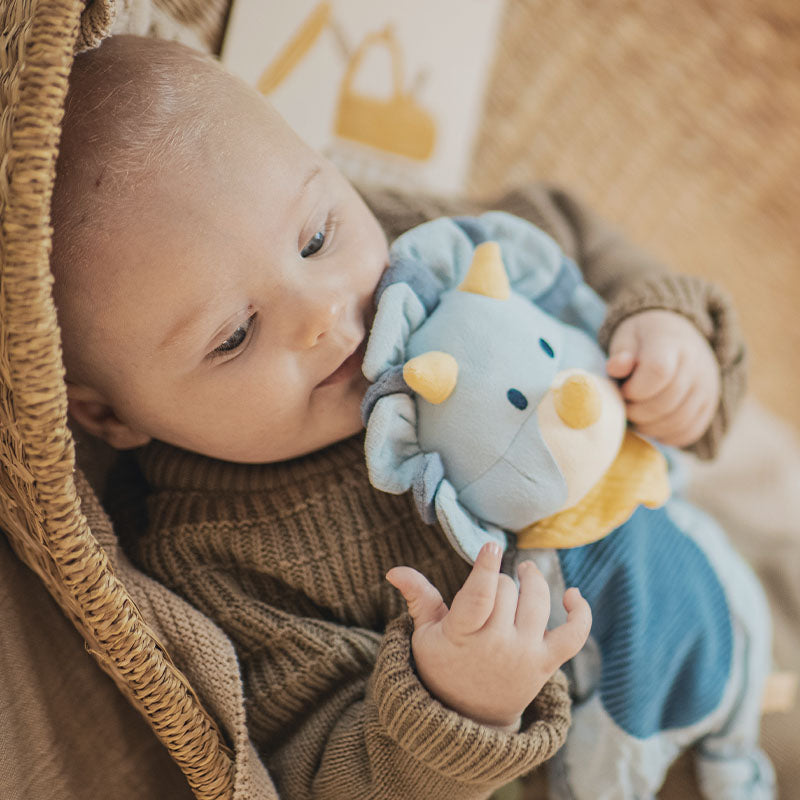 طقم المولود الجديد "اللحظات الأولى" (بلون الأزرق الناعم)