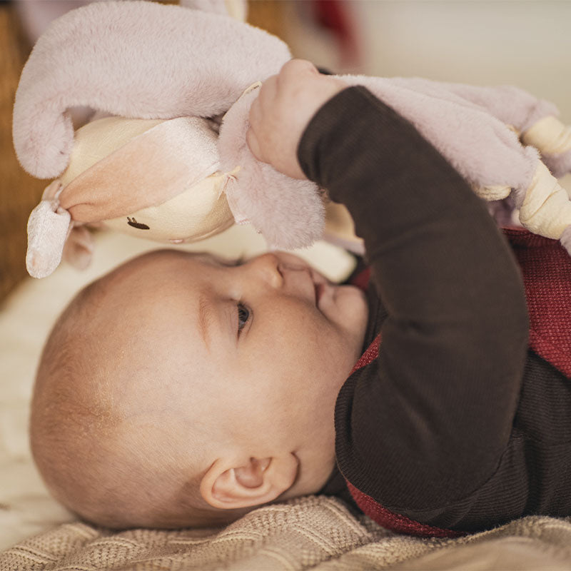 طقم المولود الجديد "اللحظات الأولى" (بلون الوردي الفاتح)