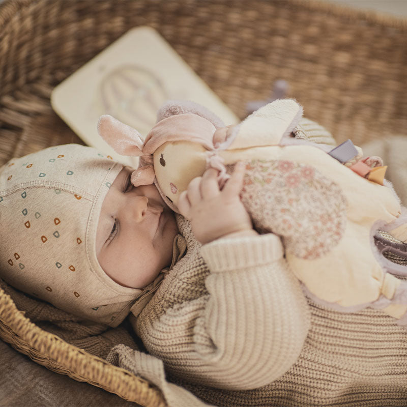 طقم المولود الجديد "اللحظات الأولى" (بلون الوردي الفاتح)
