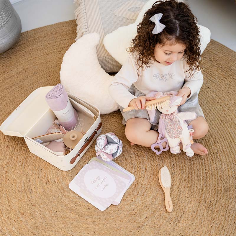 طقم المولود الجديد "اللحظات الأولى" (بلون الوردي الفاتح)