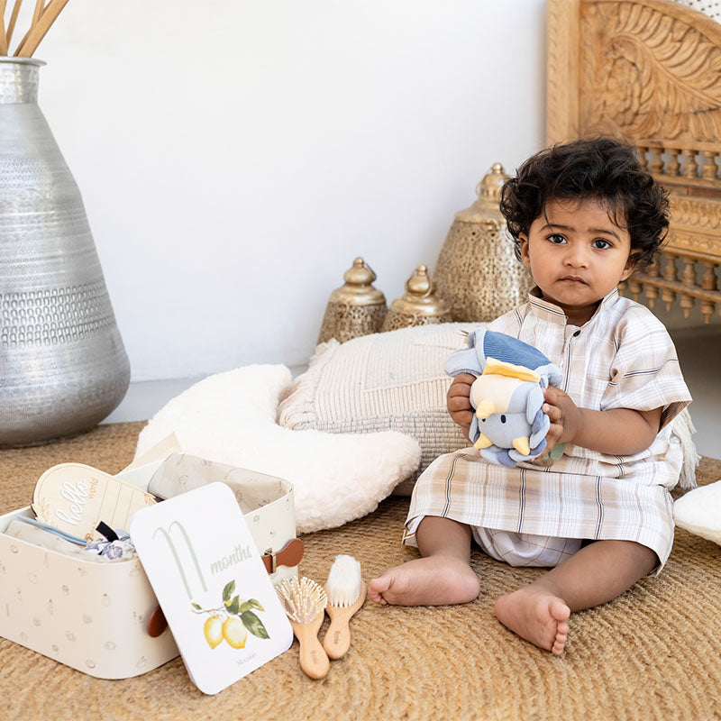 طقم المولود الجديد "اللحظات الأولى" (بلون الأزرق الناعم)