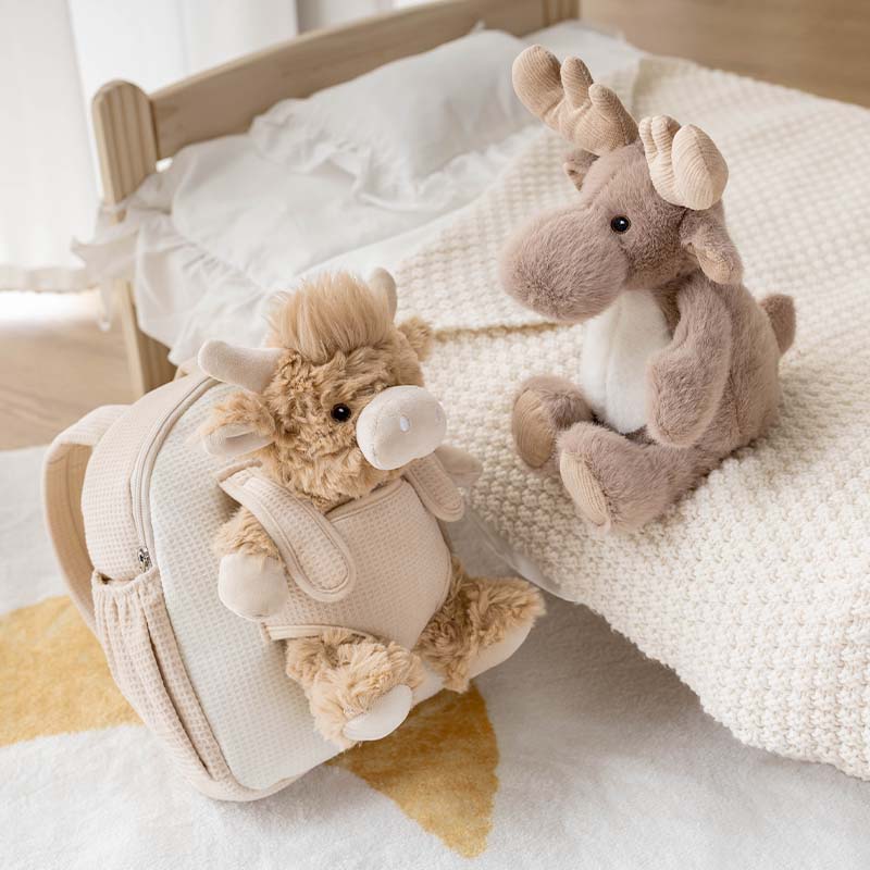 طقم دميتين – حقيبة ظهر البقرة الجبلية & دمية الرنة القطيفة