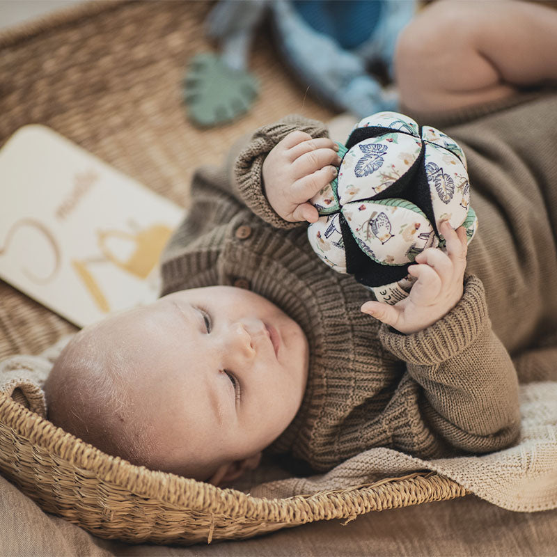 طقم المولود الجديد "اللحظات الأولى" (بلون الأزرق الناعم)