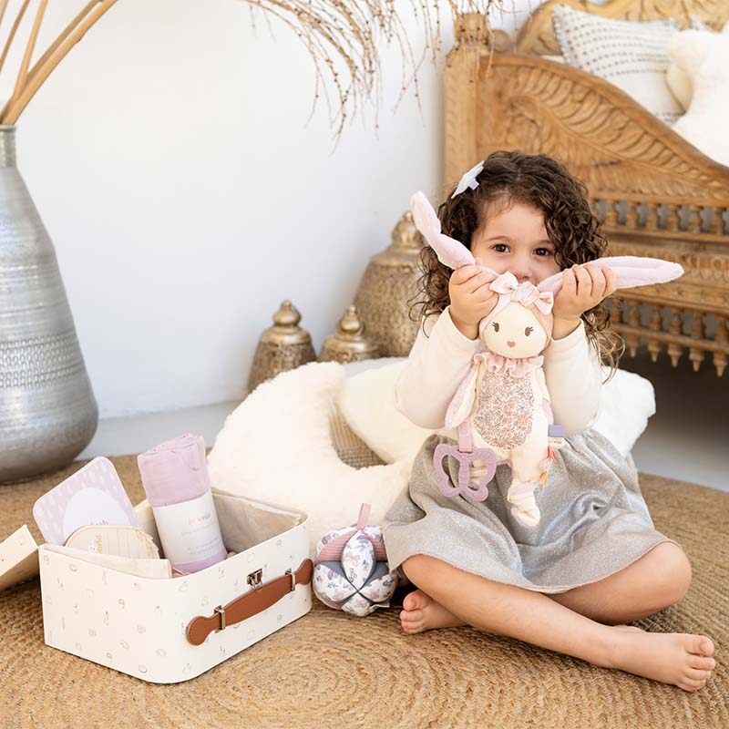 طقم المولود الجديد "اللحظات الأولى" (بلون الوردي الفاتح)