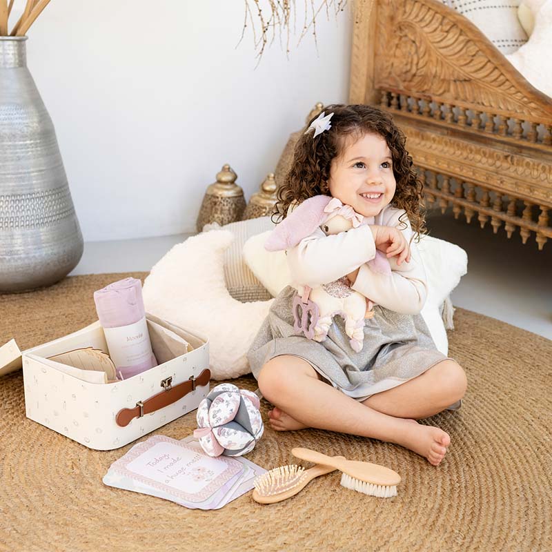 طقم المولود الجديد "اللحظات الأولى" (بلون الوردي الفاتح)