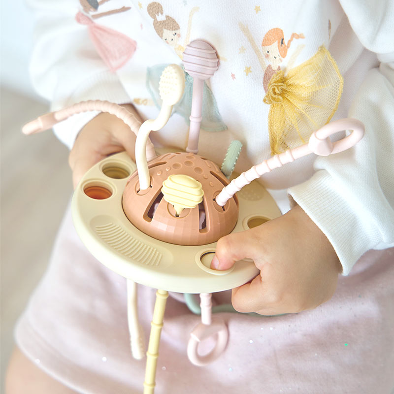 لعبة سحب طبق طائر من السيليكون